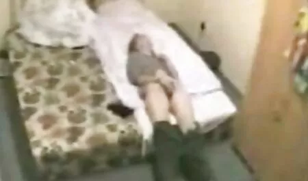 Con sex nhật hay không che gái của mẹ đi văng
